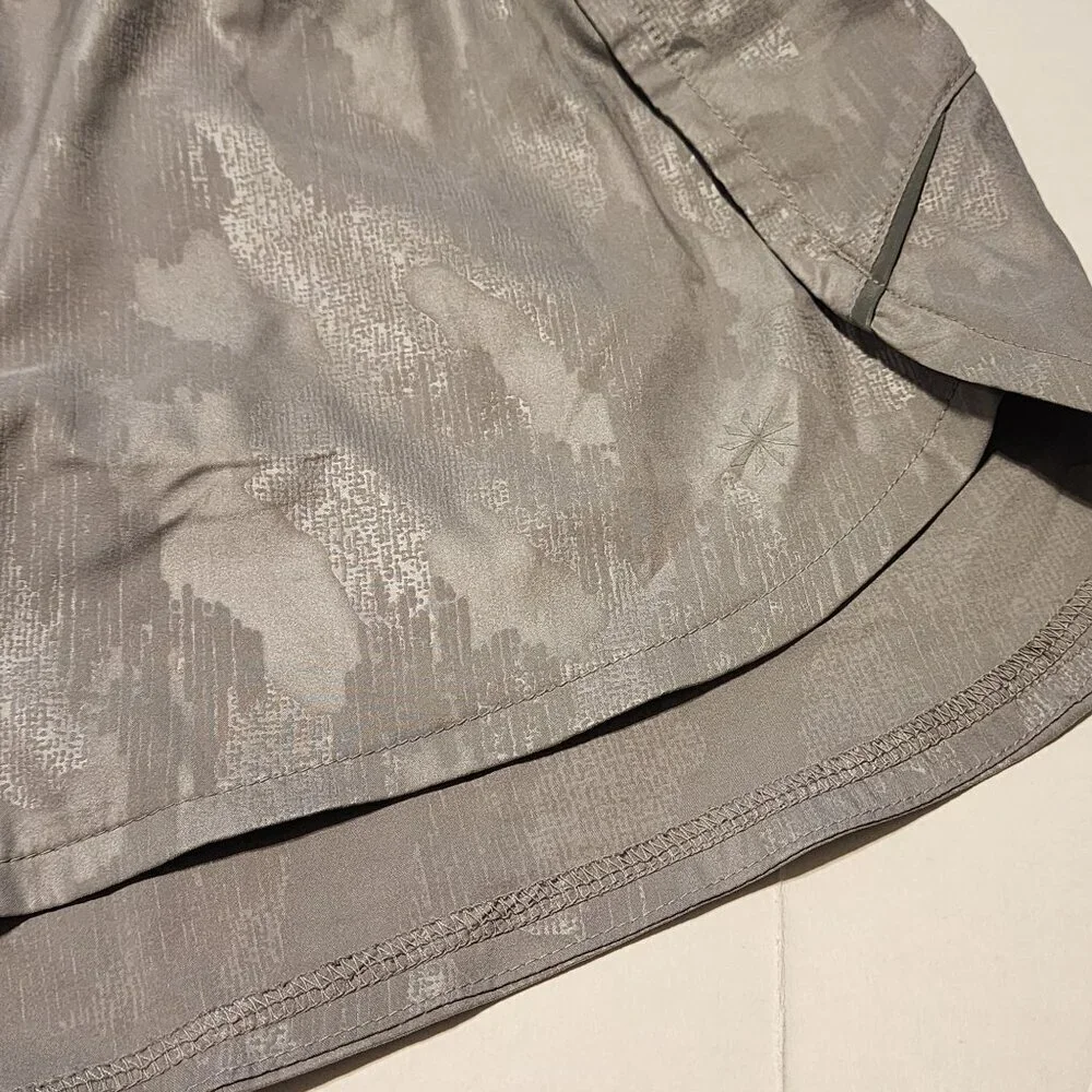 Athleta sz XS Shiny Camo Racer Shorts